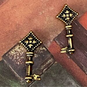 NWT Patricia Nash Floret Key Stud Earrings